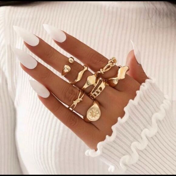 Jewelry - Gold 7pc Knot Ring Set